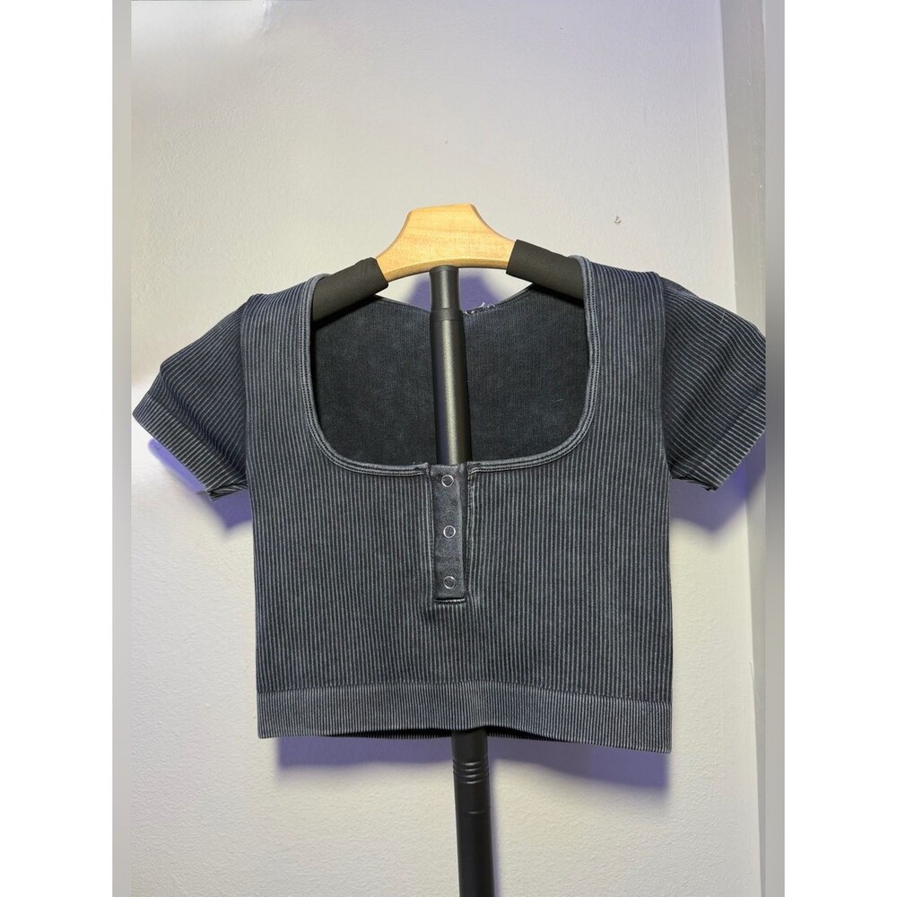 Charcoal Ribbed Snap-Front Crop Top-unsure of brand or size